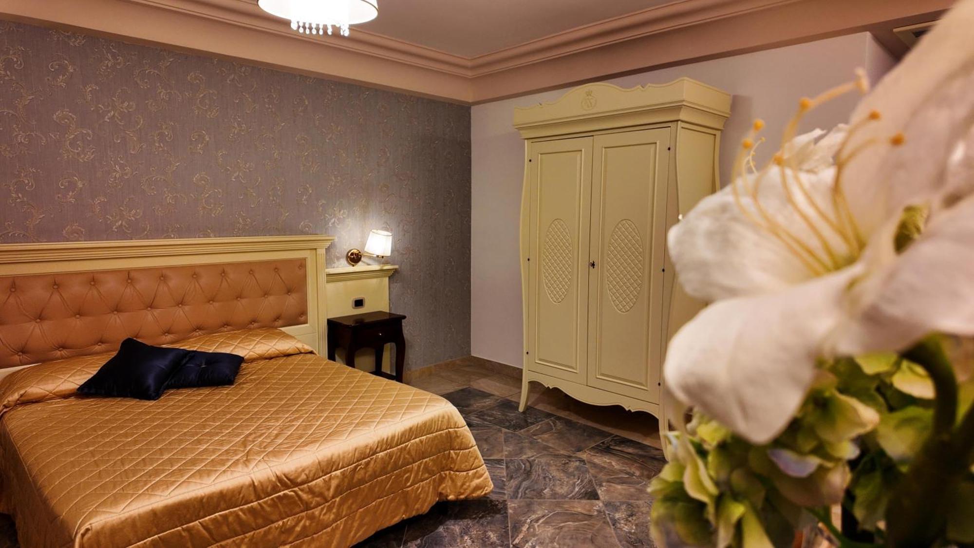 Regina Di Saba - Hotel Villa Per Ricevimenti Гротаминарда Екстериор снимка