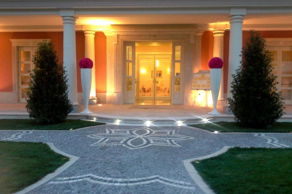 Regina Di Saba - Hotel Villa Per Ricevimenti Гротаминарда Екстериор снимка