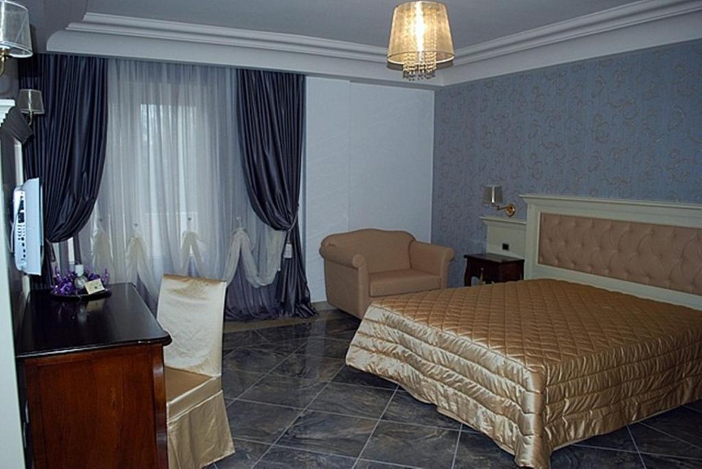 Regina Di Saba - Hotel Villa Per Ricevimenti Гротаминарда Стая снимка